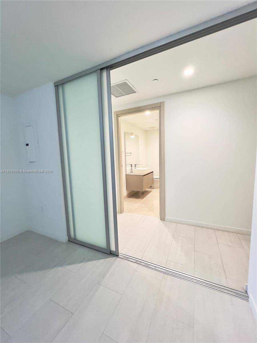 Miami, FL 33131,1000 Brickell Plz #2205