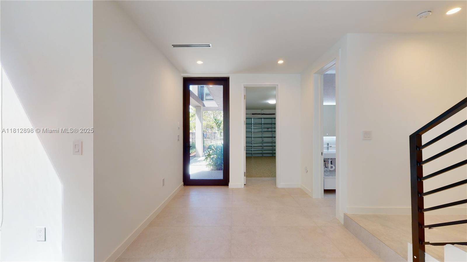 Coconut Grove, FL 33133,3454 Day Ave #3454