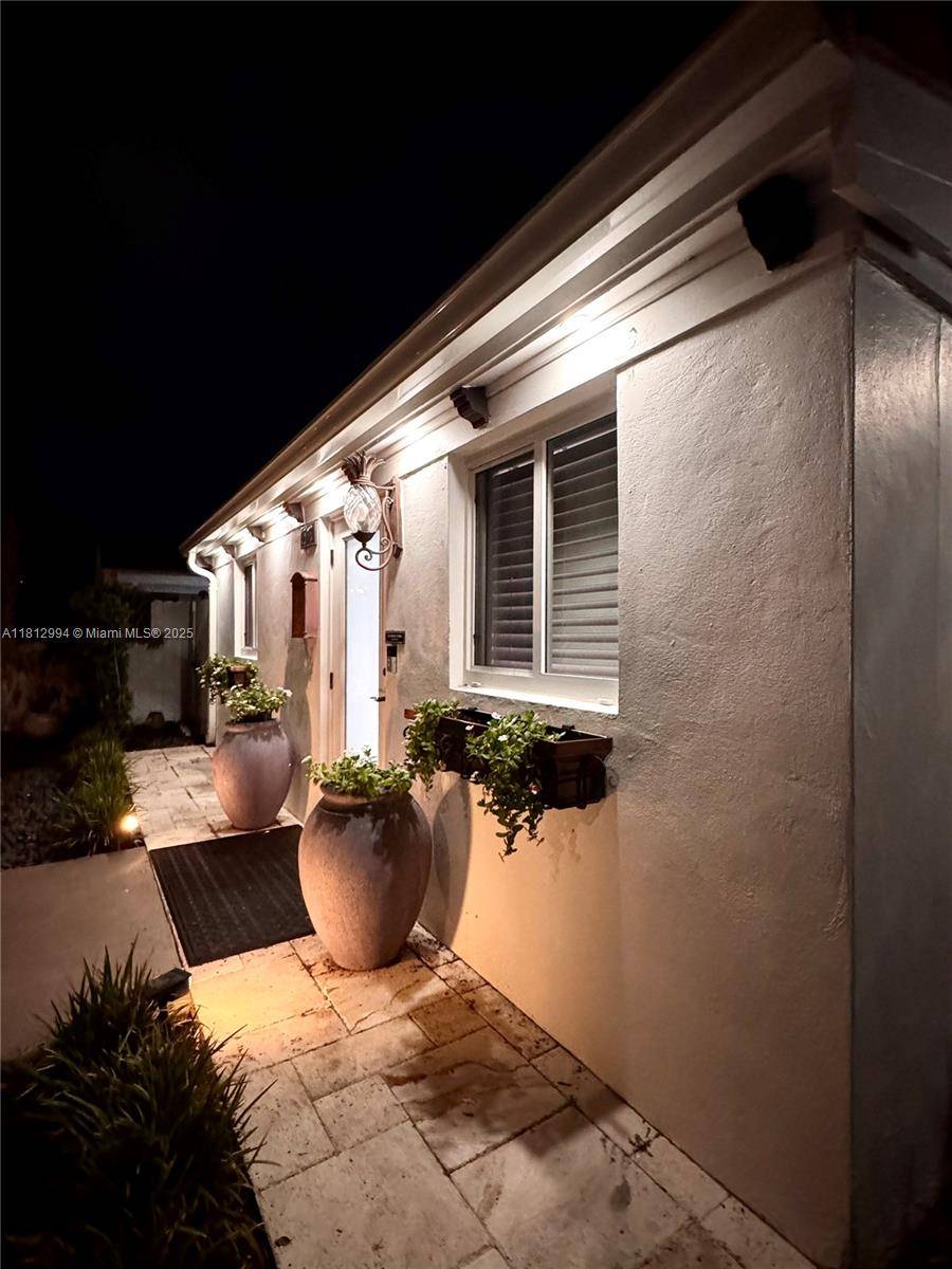 North Miami Beach, FL 33162,1379 NE 175th St
