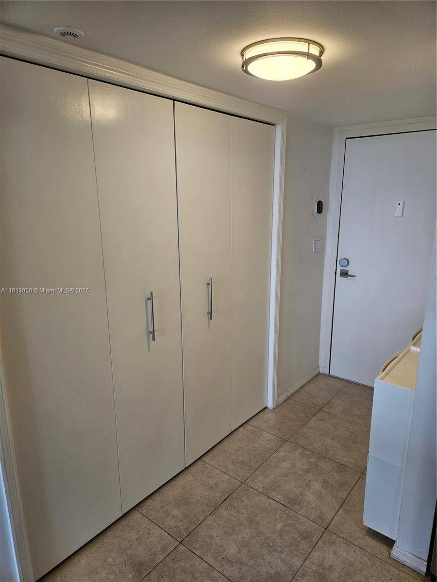 Miami Beach, FL 33140,2555 Collins Ave #1508