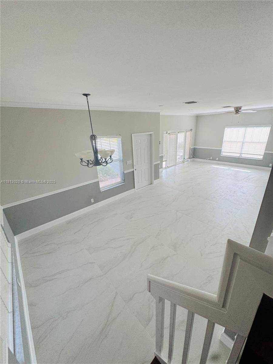 Oakland Park, FL 33334,1233 NE 32nd St