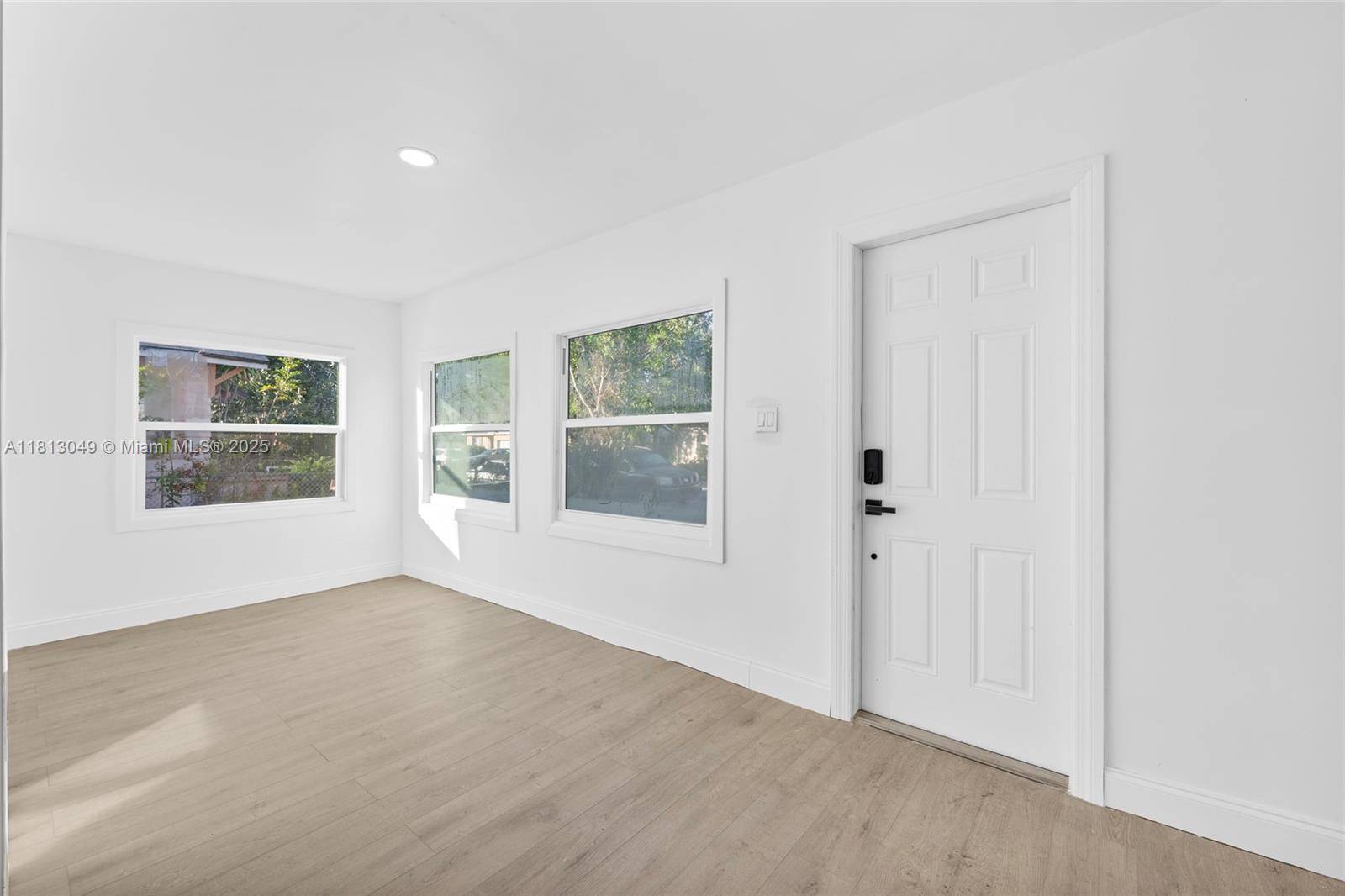 Lake Worth, FL 33460,832 N C St