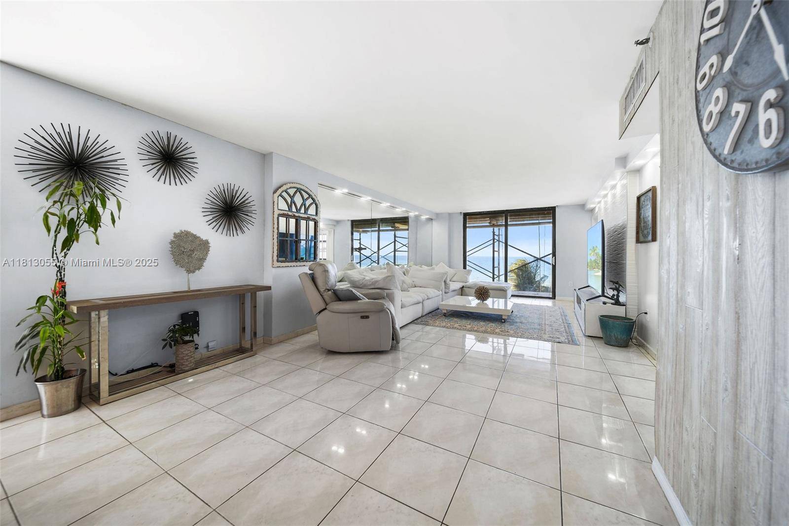 Miami Beach, FL 33140,6061 Collins Ave #5F