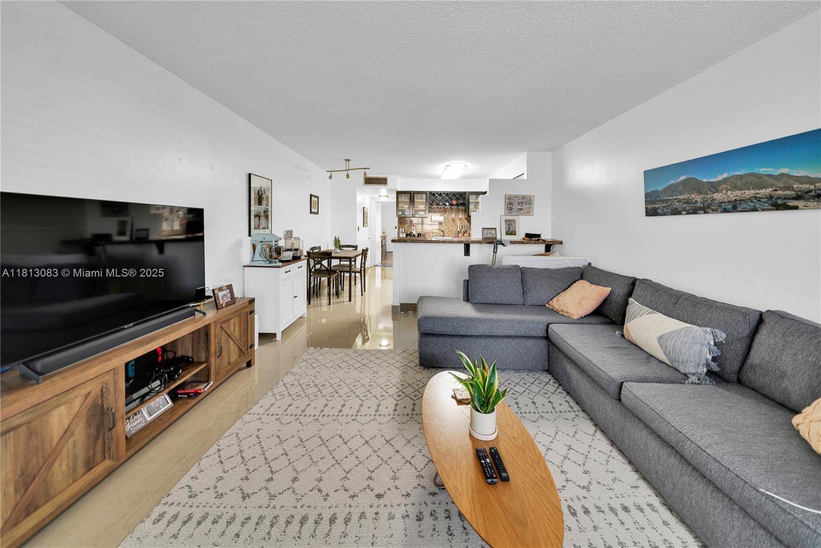 Miami Beach, FL 33140,4011 N Meridian Ave #38