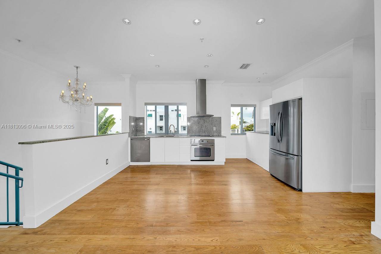Miami Beach, FL 33139,1600 Euclid Avenue #205