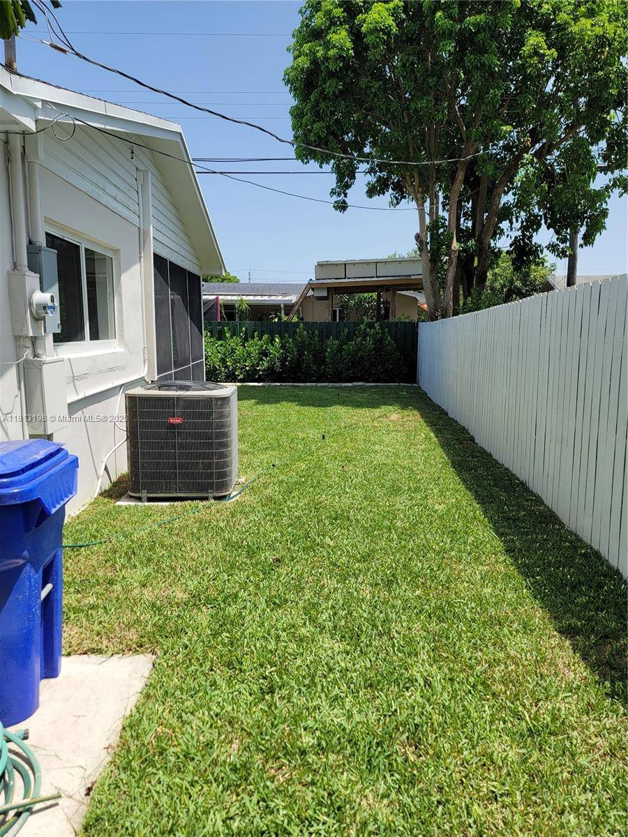 Pembroke Pines, FL 33023,6640 SW 7 ST.