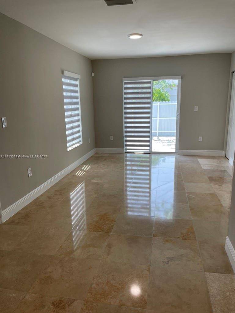Miami, FL 33133,3193 Ohio St #3193