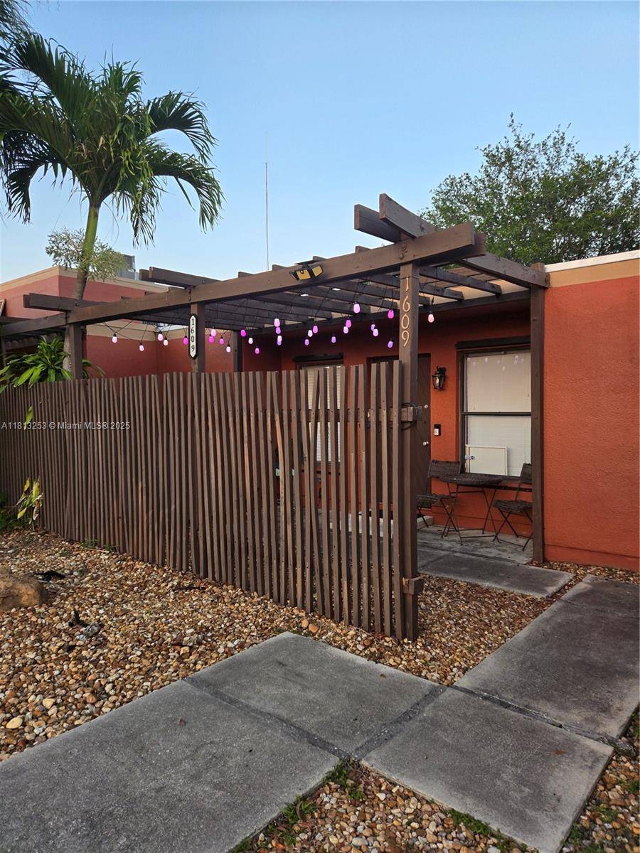 Pembroke Pines, FL 33026,1609 Fairway Rd