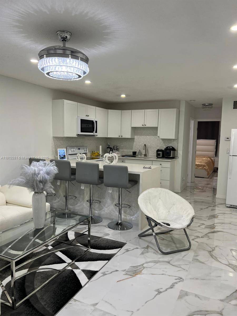 Hollywood, FL 33020,2905 Pierce St #7