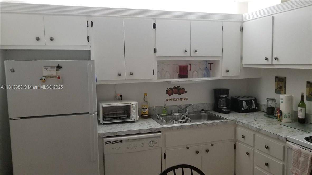 Lauderhill, FL 33313,4880 NW 22nd St #207