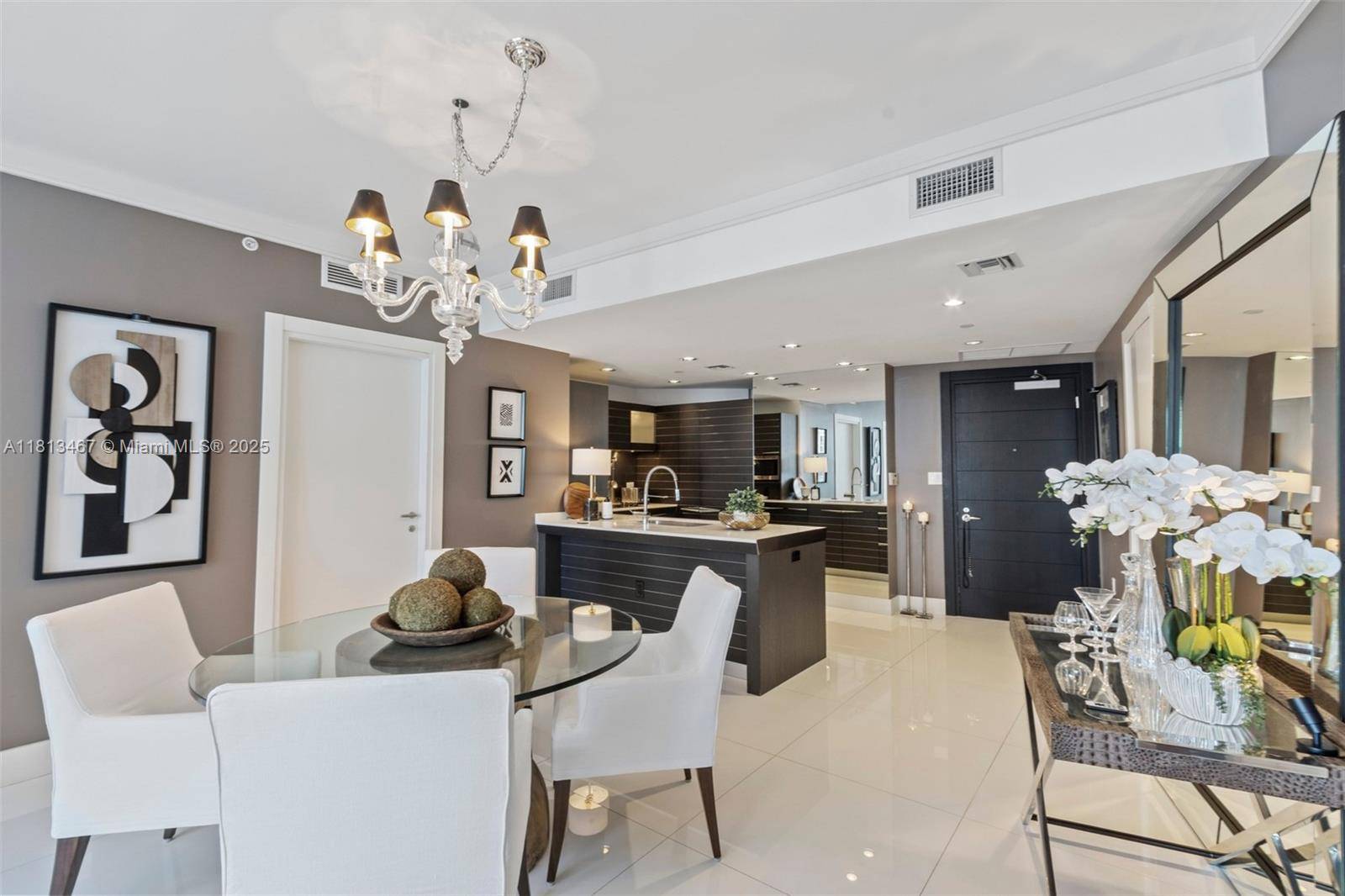 Miami, FL 33131,200 Biscayne Boulevard Way #3904