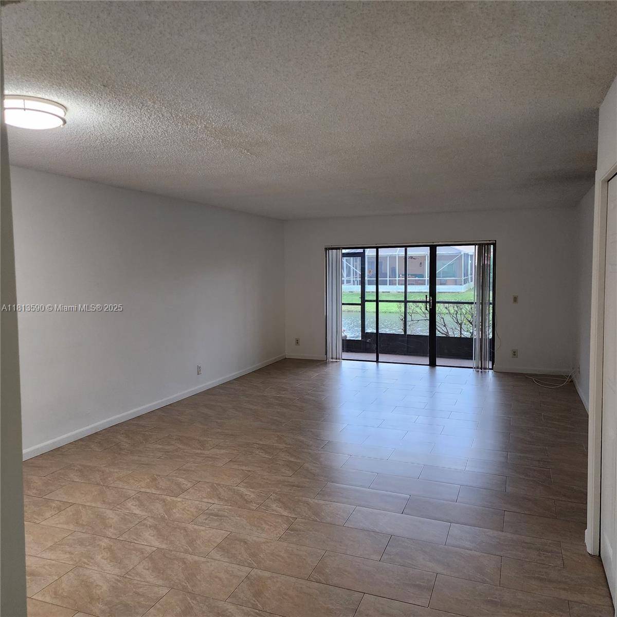 Weston, FL 33326,342 Lakeview Dr #103