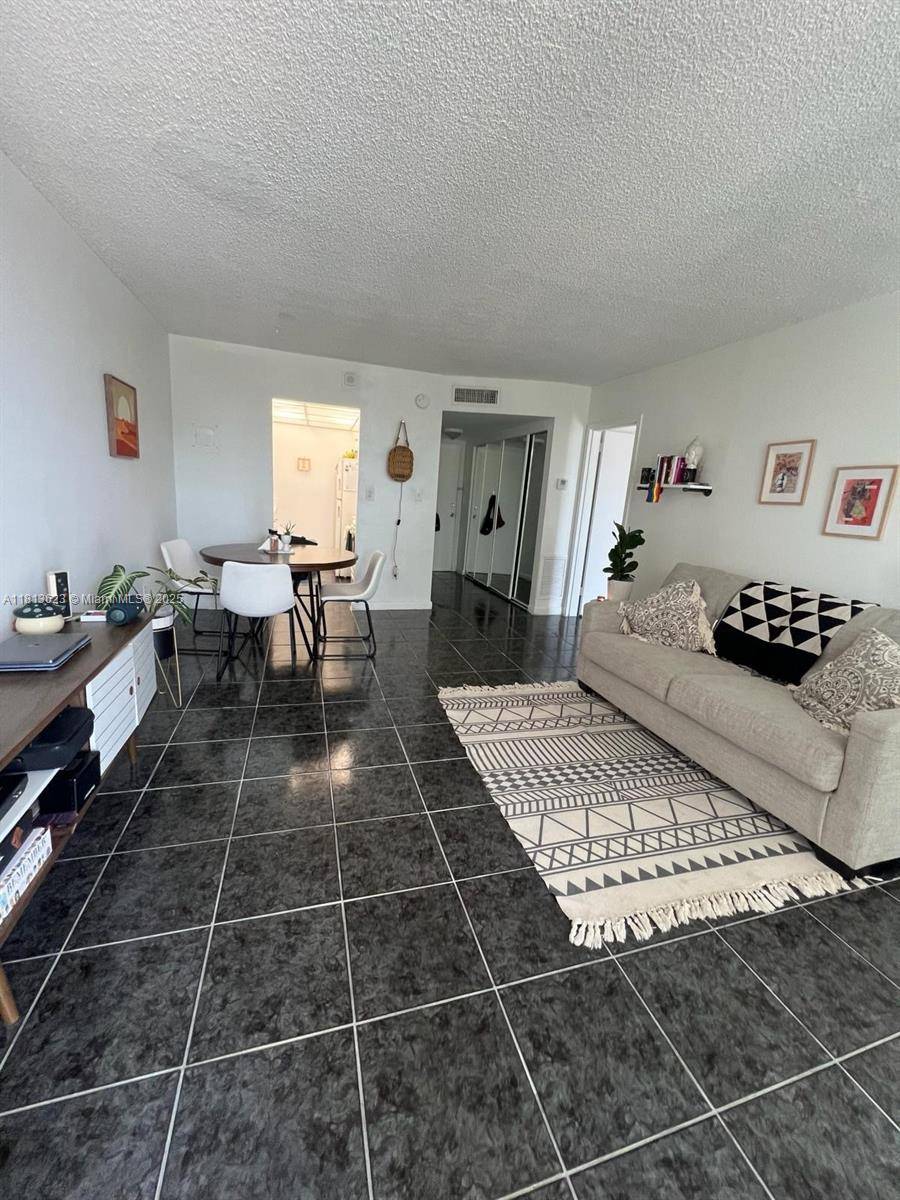 North Miami, FL 33181,2350 NE 135th St #208