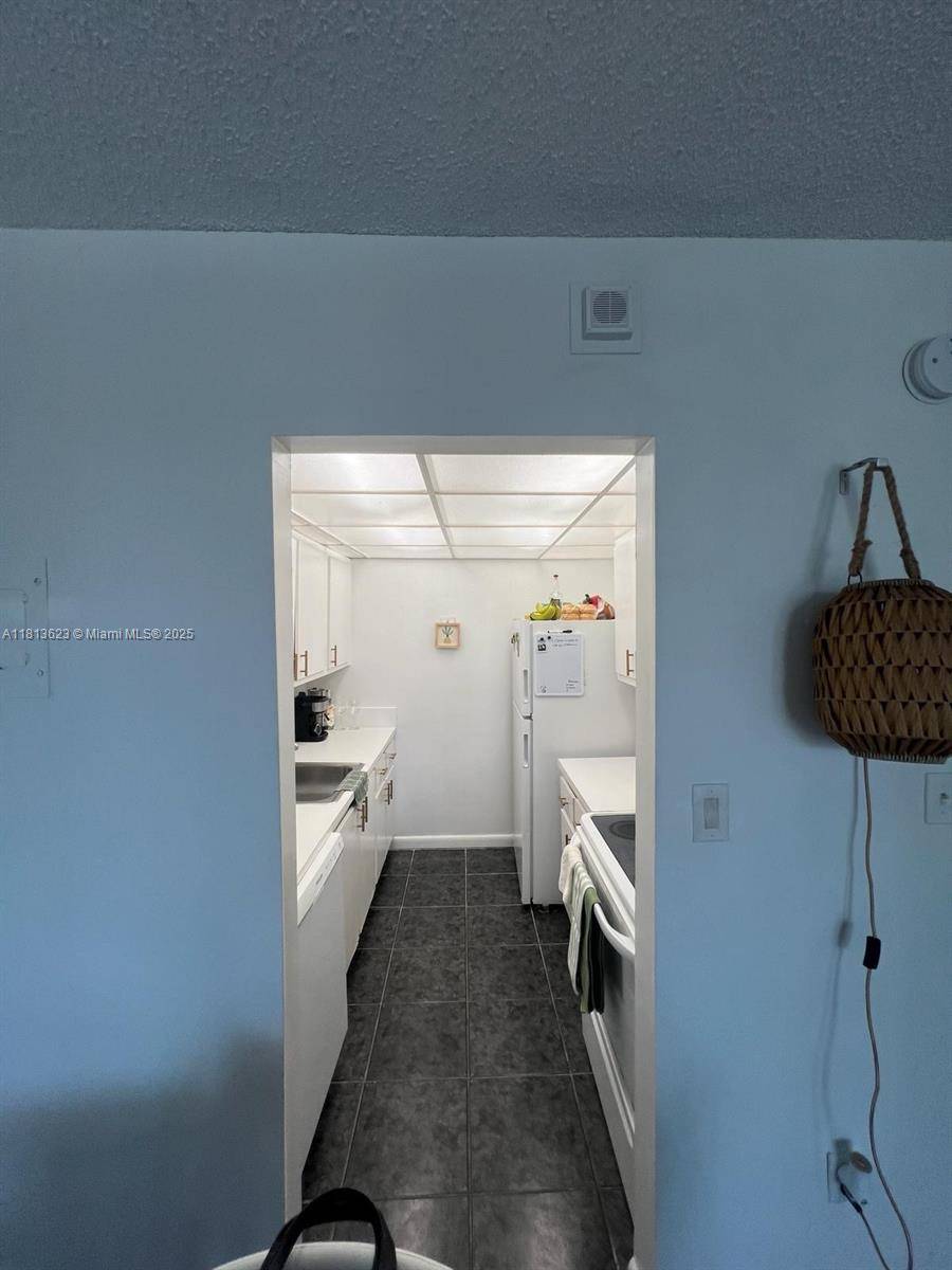 North Miami, FL 33181,2350 NE 135th St #208
