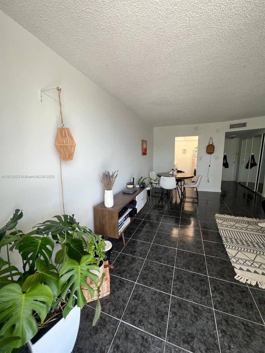 North Miami, FL 33181,2350 NE 135th St #208
