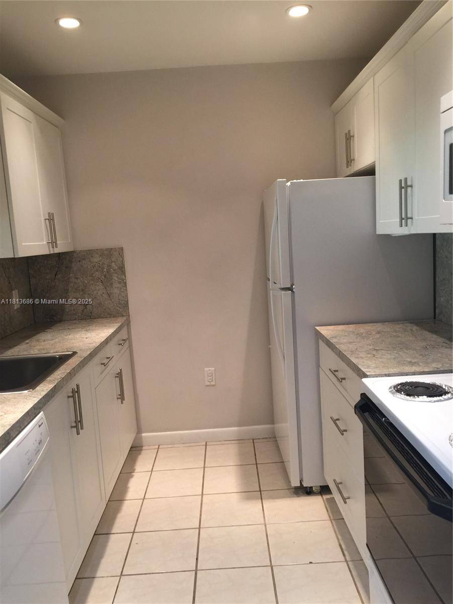 Pinecrest, FL 33156,8261 SW 128th St #204