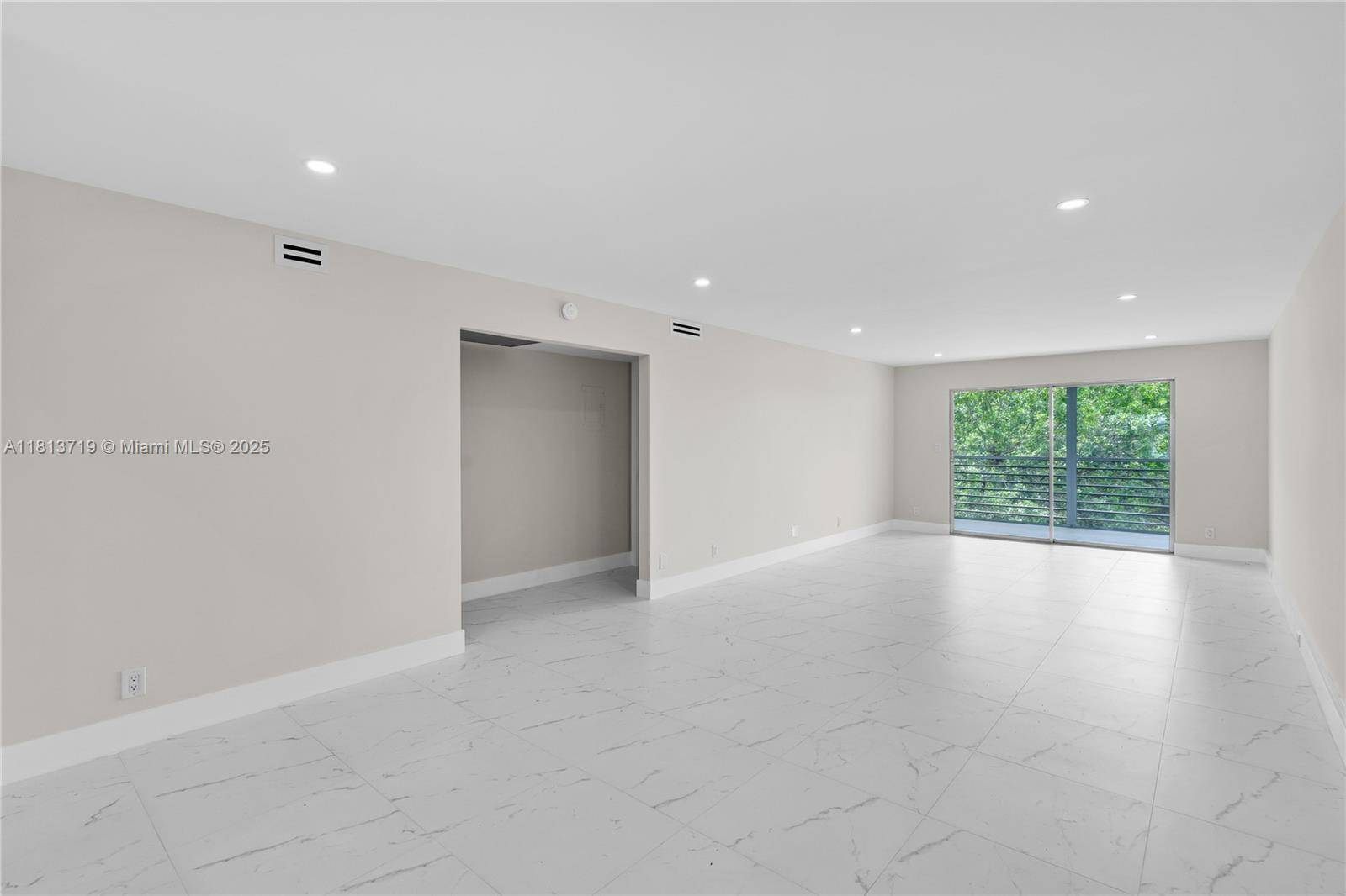 Coconut Creek, FL 33066,2006 Granada #J4