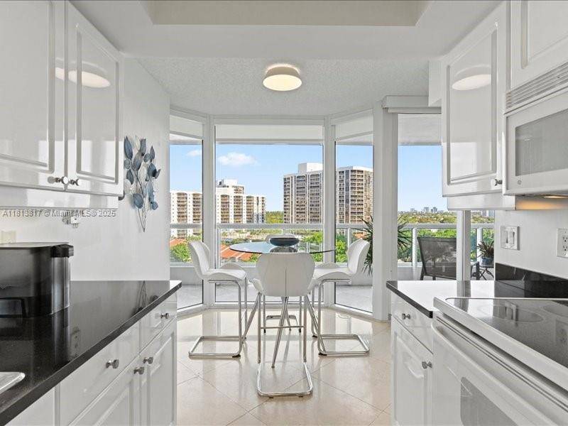 Aventura, FL 33180,21055 Yacht Club Dr #1007