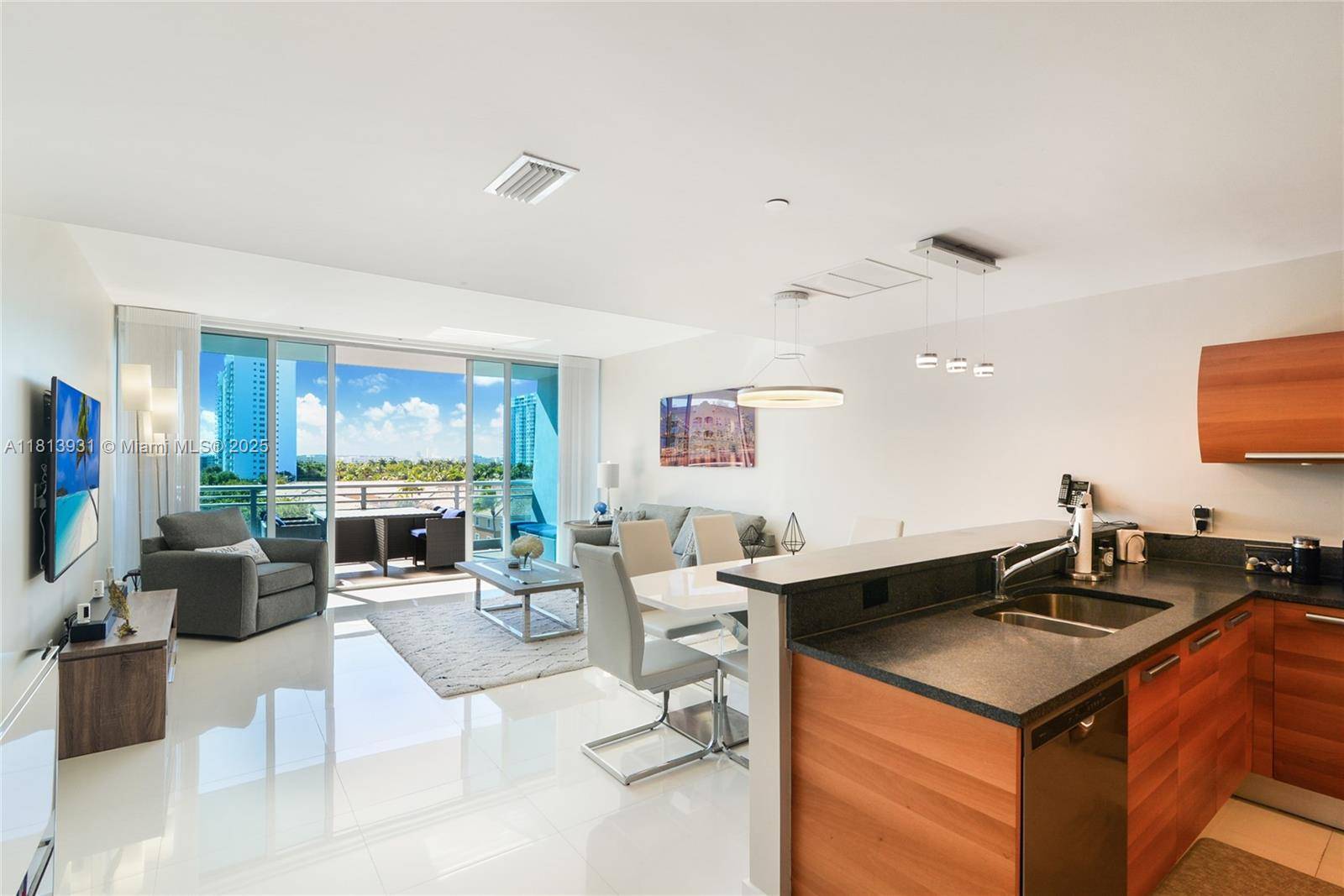Aventura, FL 33180,2950 NE 188th St #411