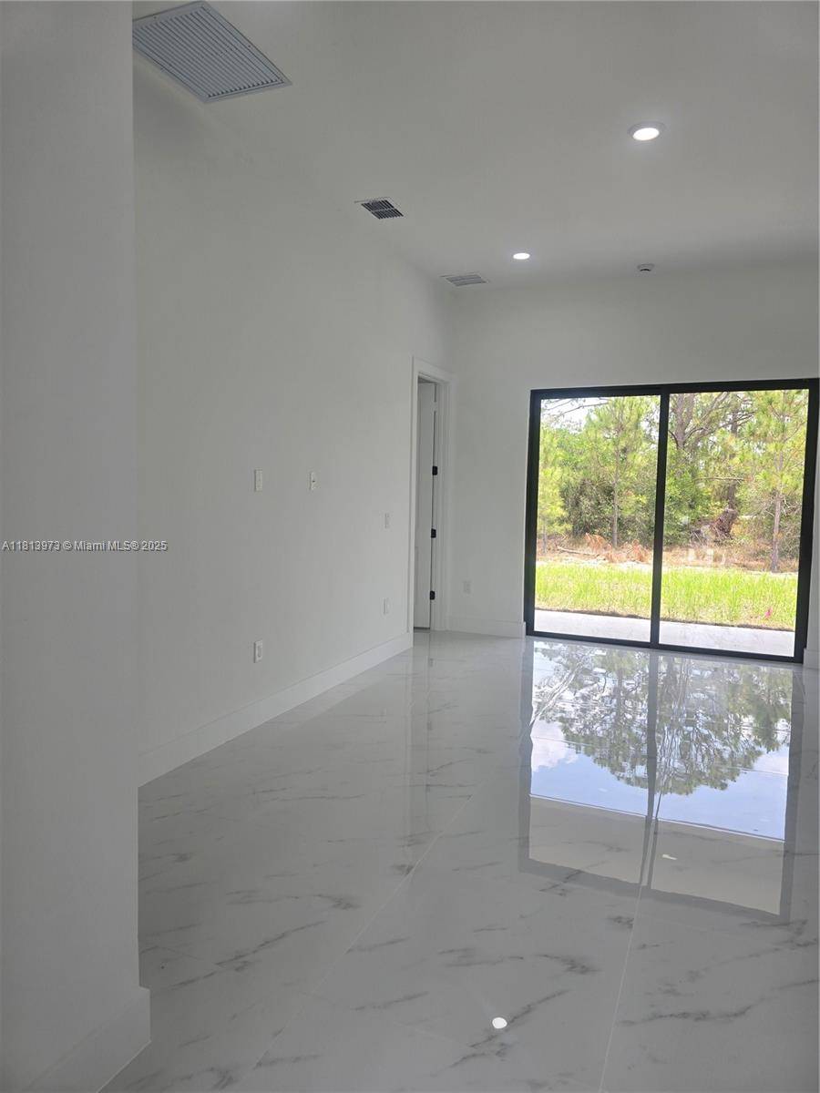 Lehigh Acres, FL 33974,987 EDGERTON