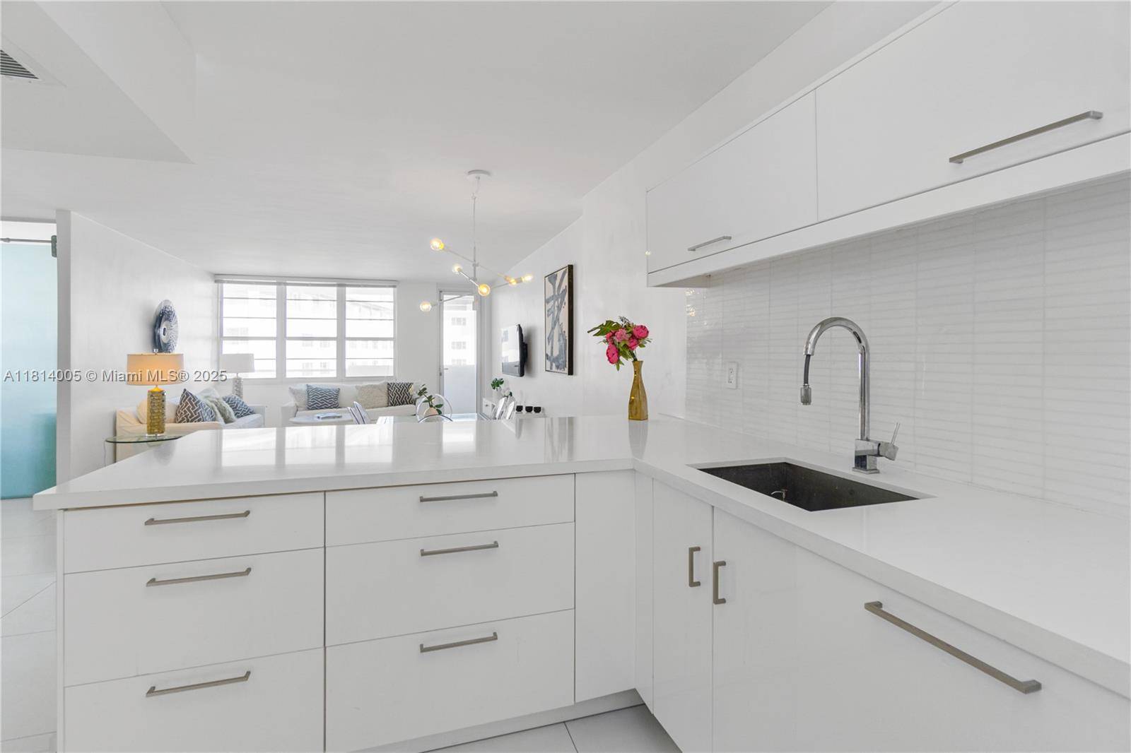 Miami Beach, FL 33139,100 Lincoln Rd #835
