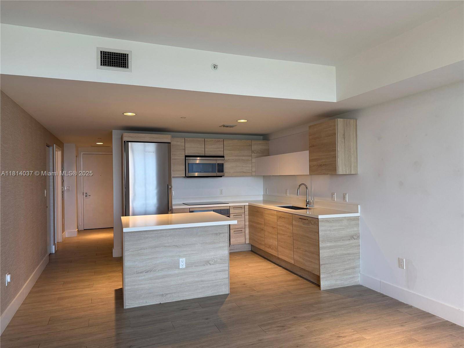 North Miami Beach, FL 33160,16385 Biscayne Blvd #1720