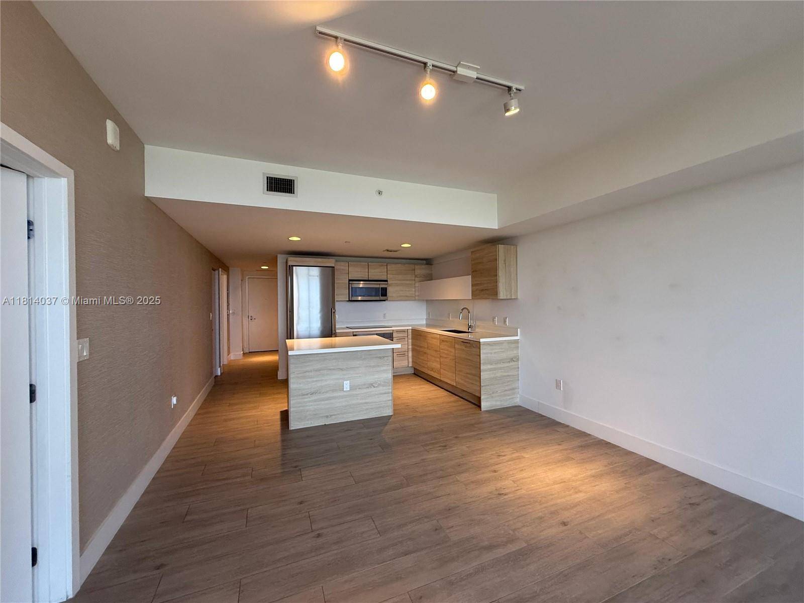 North Miami Beach, FL 33160,16385 Biscayne Blvd #1720
