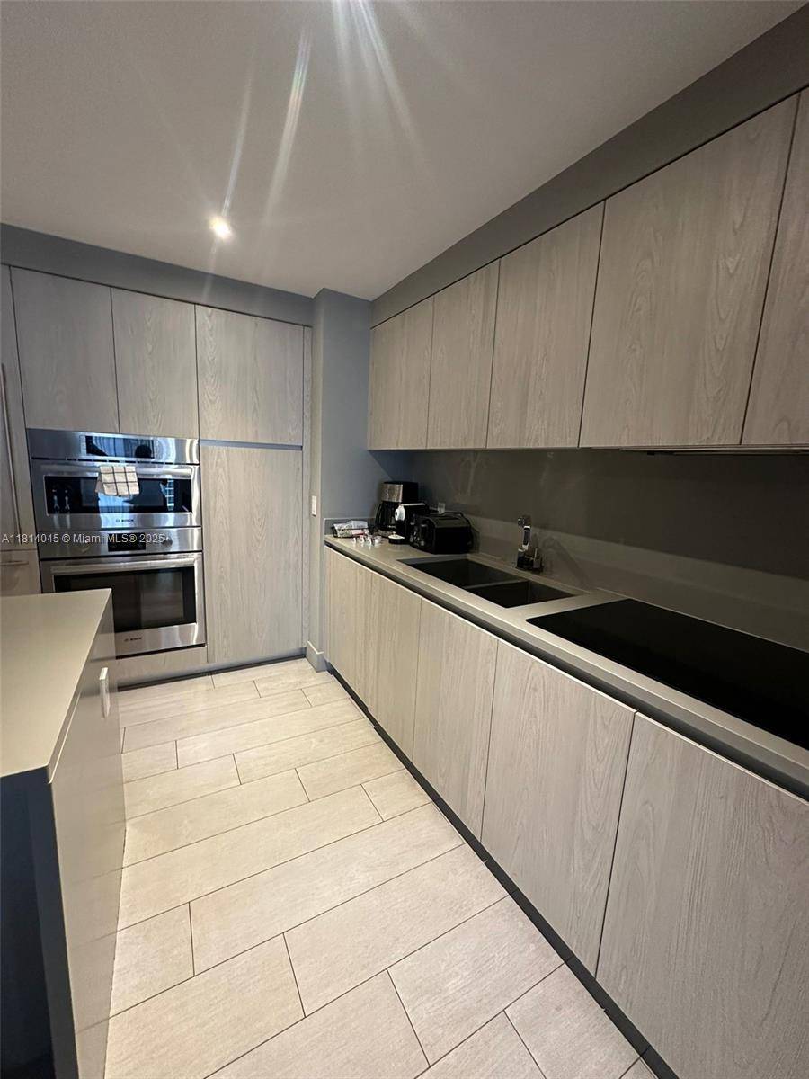 Hollywood, FL 33019,4010 S Ocean Dr #R1507