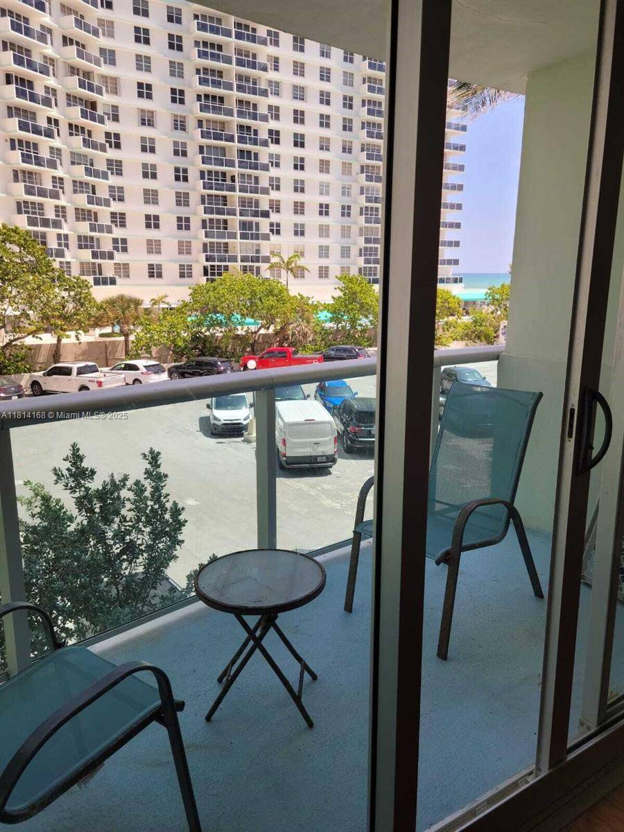 Hollywood, FL 33019,3801 S Ocean Dr #3A