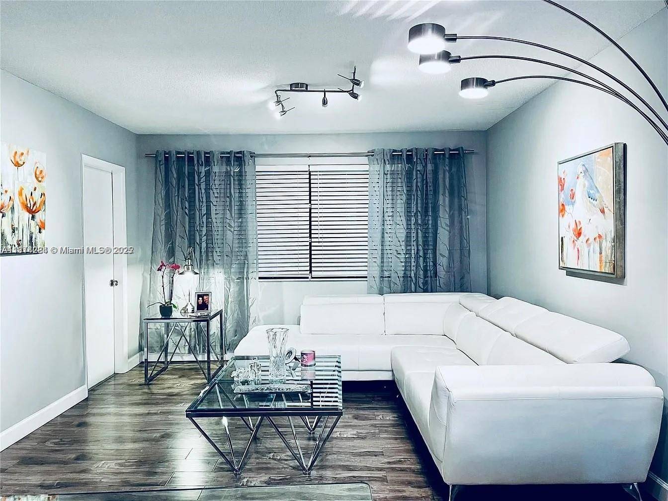 Hollywood, FL 33021,2300 Park Ln #201