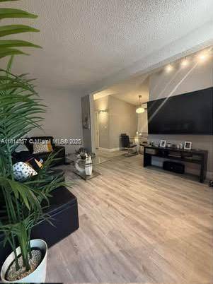 Miami, FL 33165,10730 SW 40th St #10730