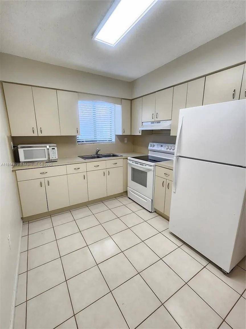 Miami, FL 33165,9253 SW 39th St #9253