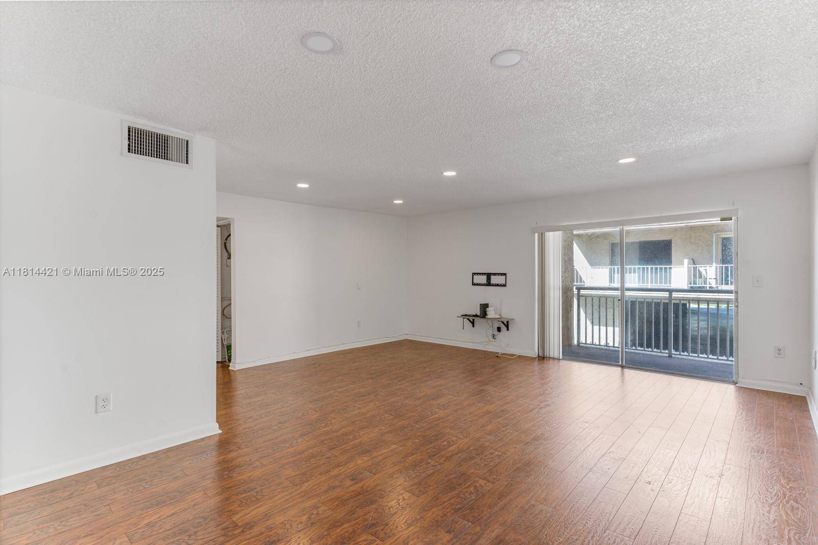 North Miami Beach, FL 33160,17051 NE 35th Ave #109