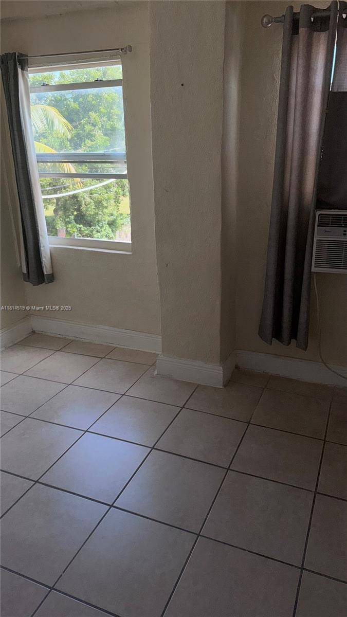 Miami, FL 33135,2614 SW 8th St #A