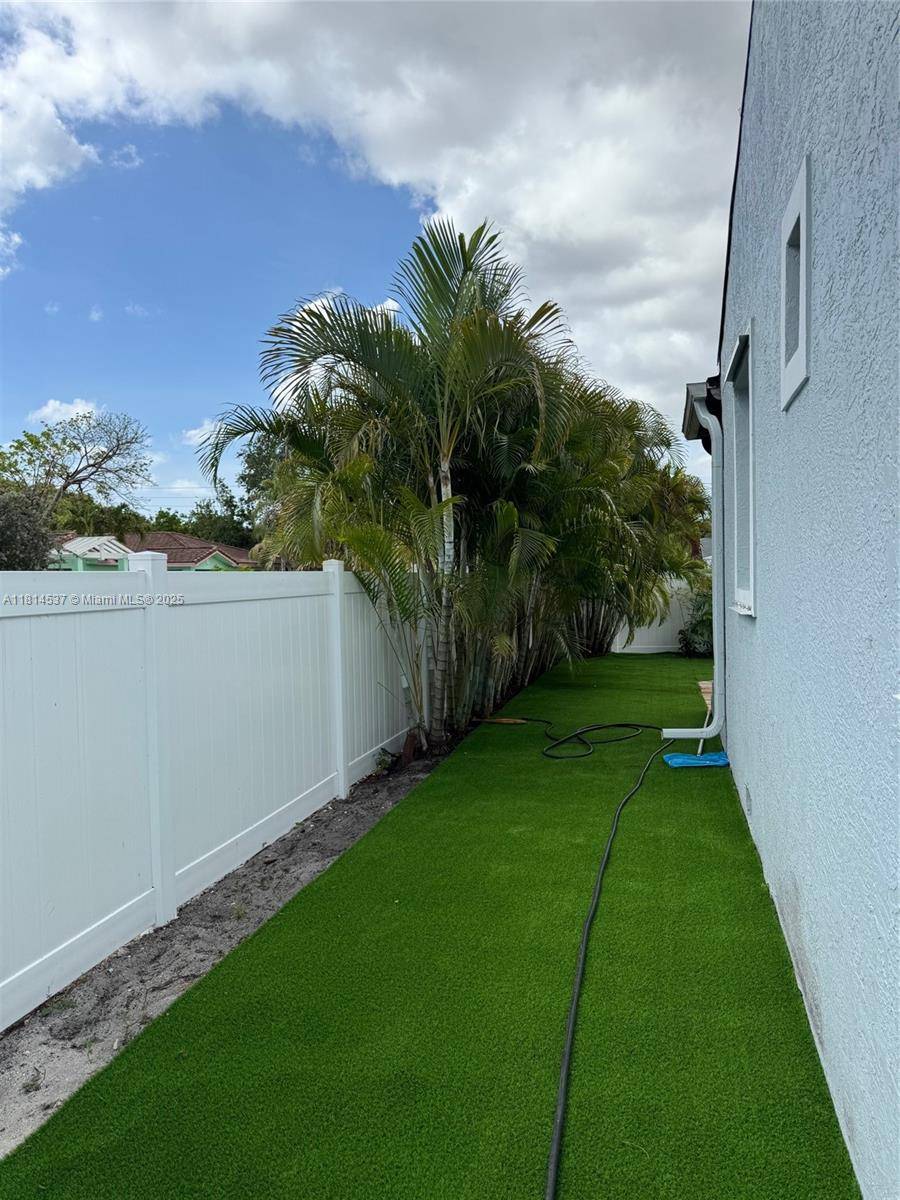 Hollywood, FL 33020,1628 Arthur St