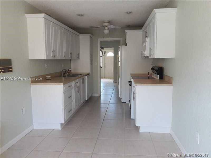Hollywood, FL 33021,3302 Farragut St #5A