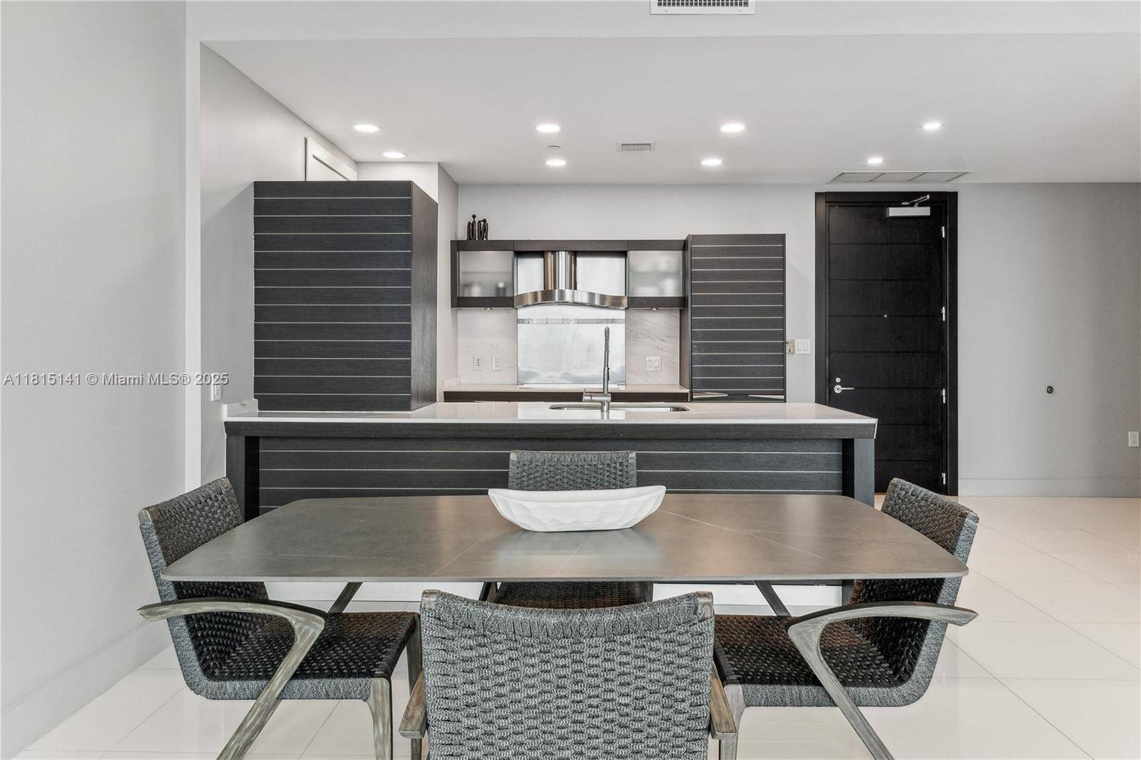 Miami, FL 33131,200 Biscayne Boulevard Way #4912