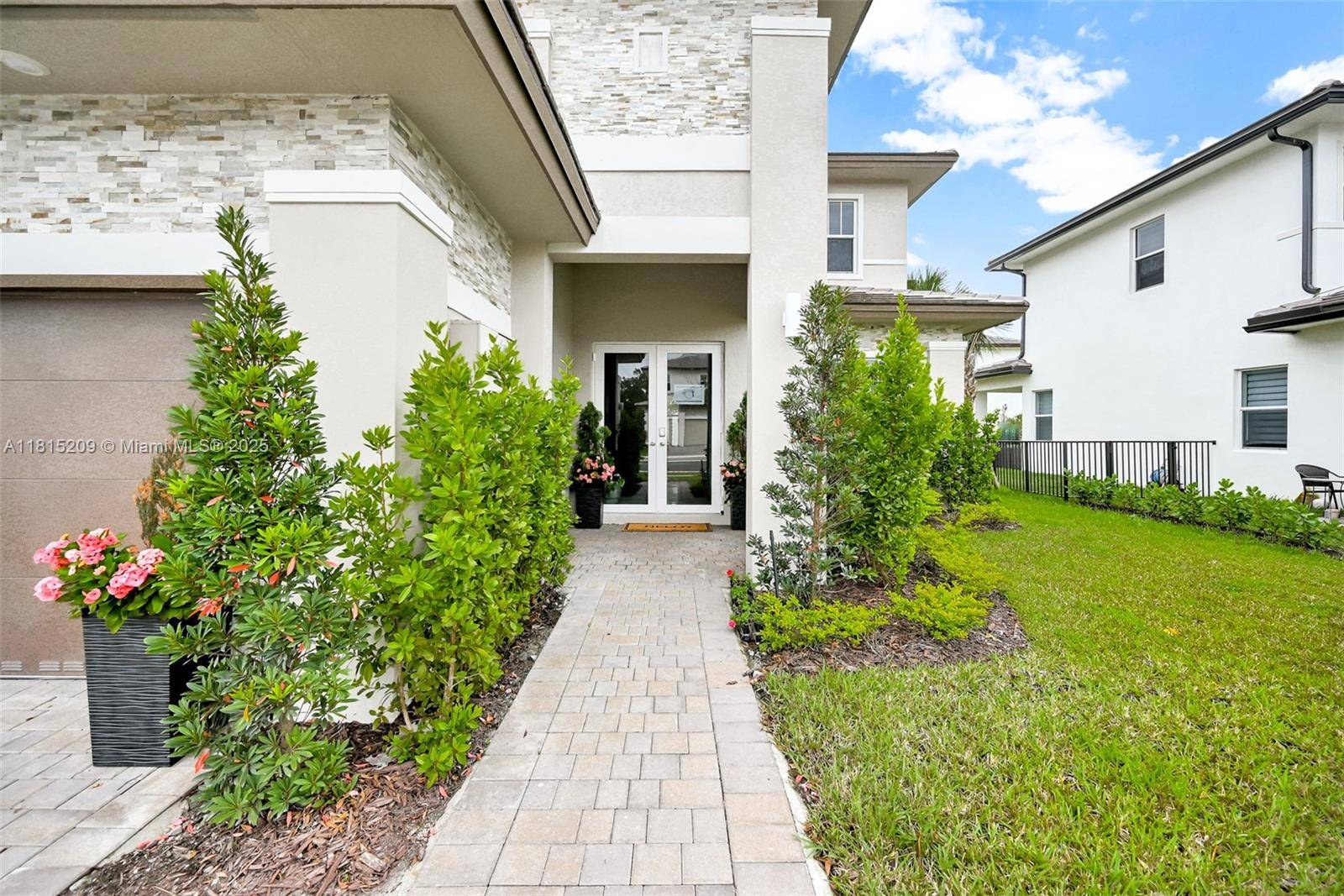 Davie, FL 33330,12228 SW 43rd St #12228