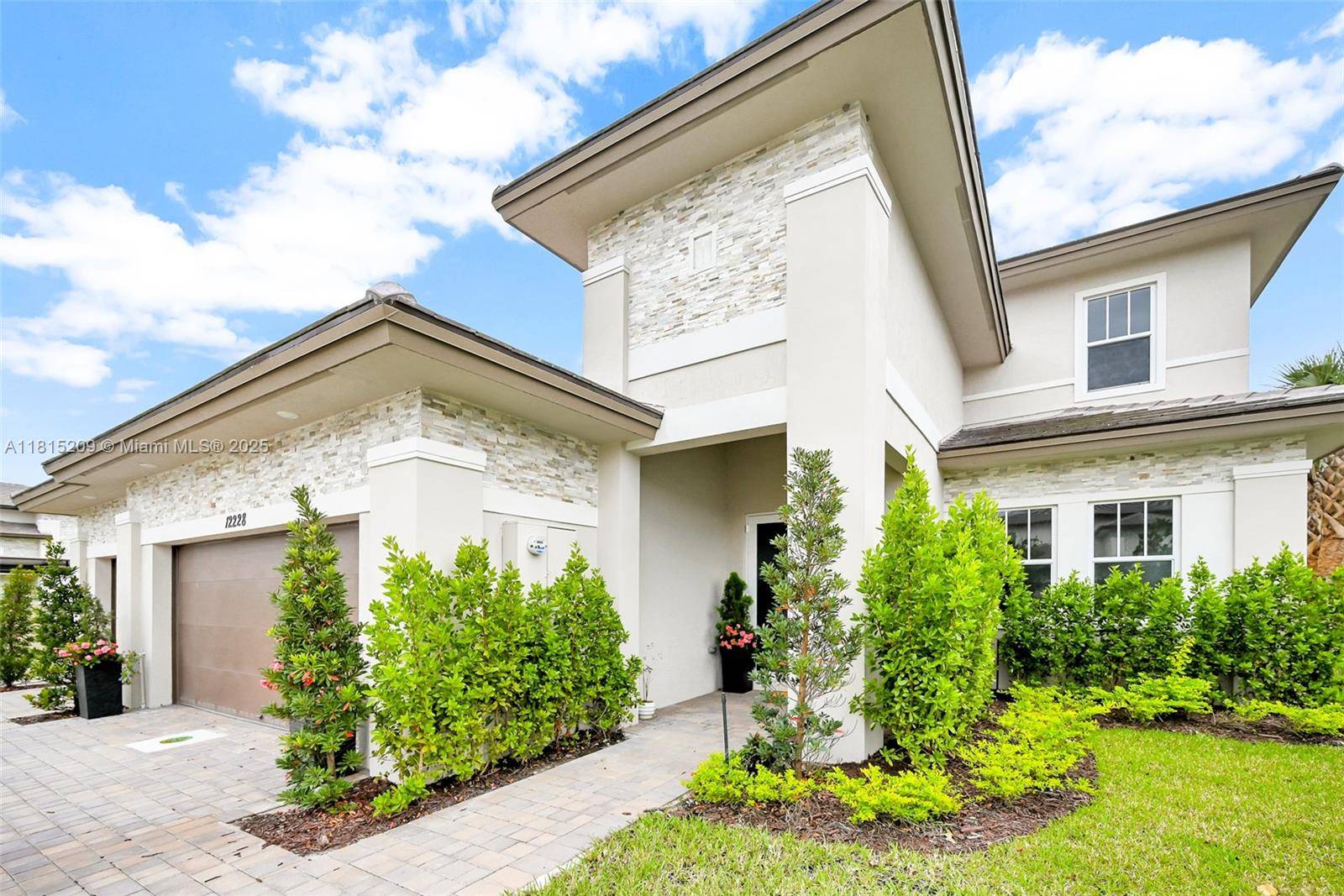 Davie, FL 33330,12228 SW 43rd St #12228