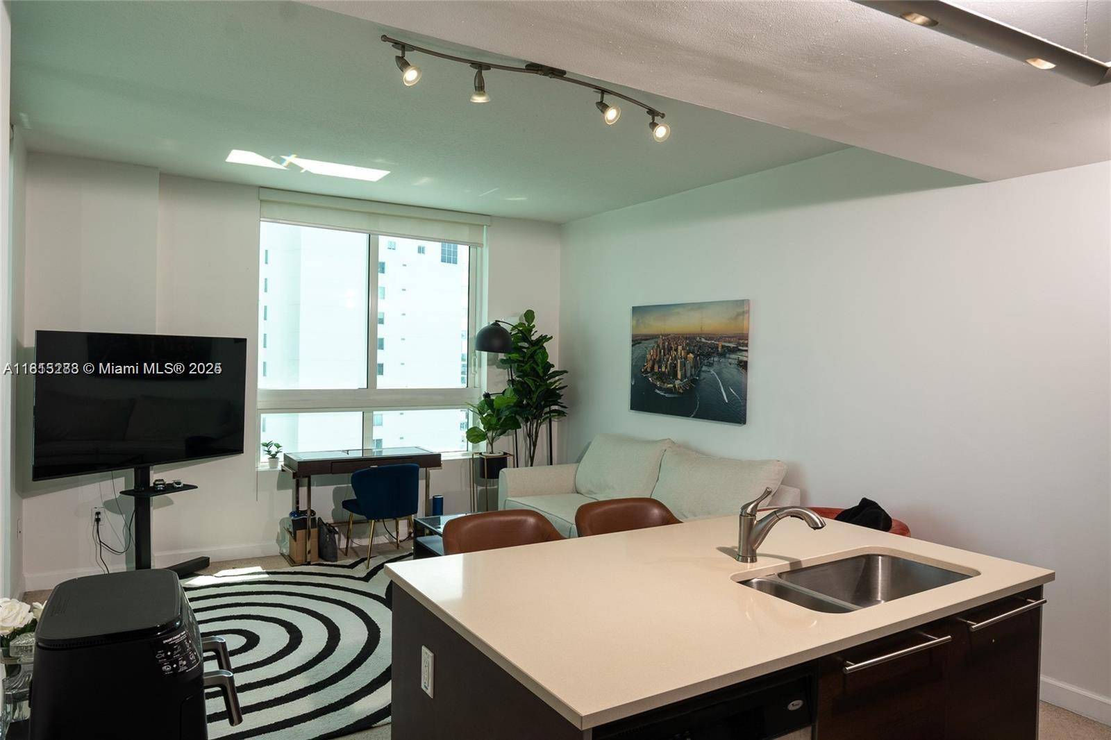 Miami, FL 33132,1900 N Bayshore Dr #3003