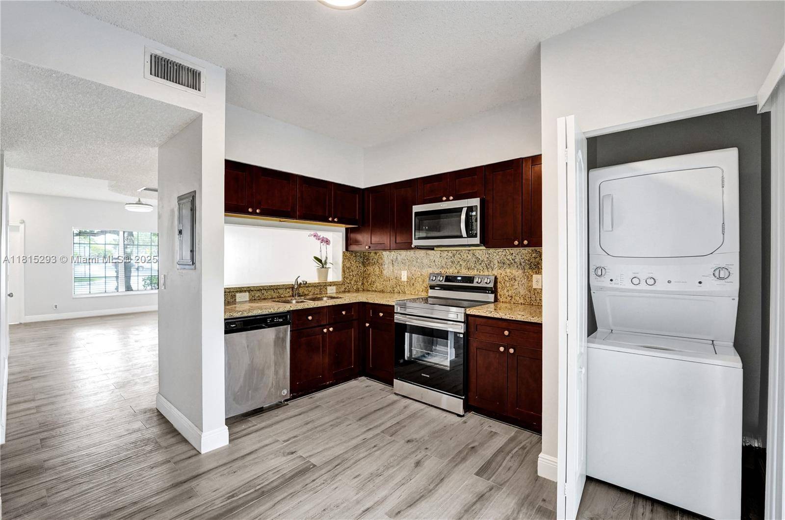 Weston, FL 33326,16607 Hemingway Dr