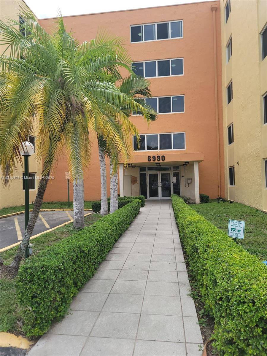 Miami Gardens, FL 33015,6990 NW 186st. #4-211
