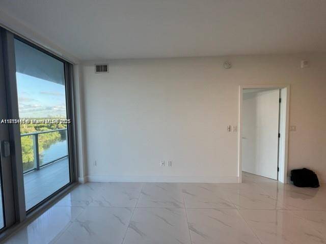 North Miami Beach, FL 33160,16385 Biscayne Blvd #820