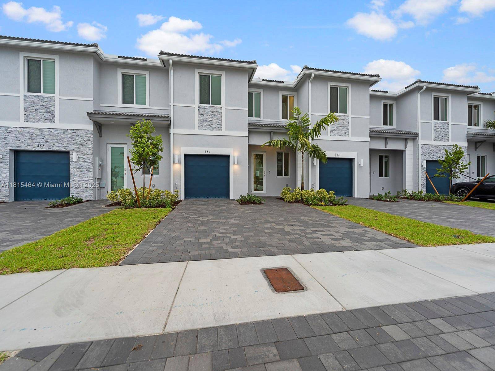 Homestead, FL 33034,682 SE 14th St #682