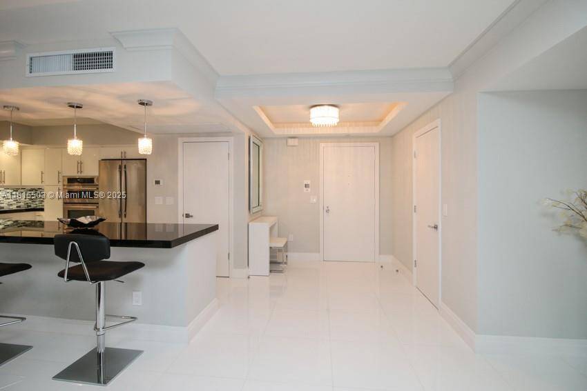 Bal Harbour, FL 33154,9801 Collins Ave #9W