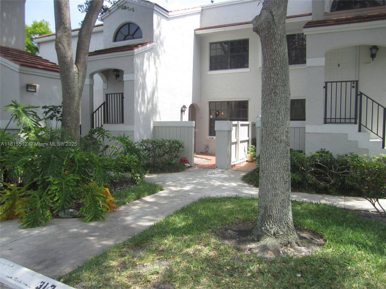 Pembroke Pines, FL 33026,11989 NW 11th St #11989
