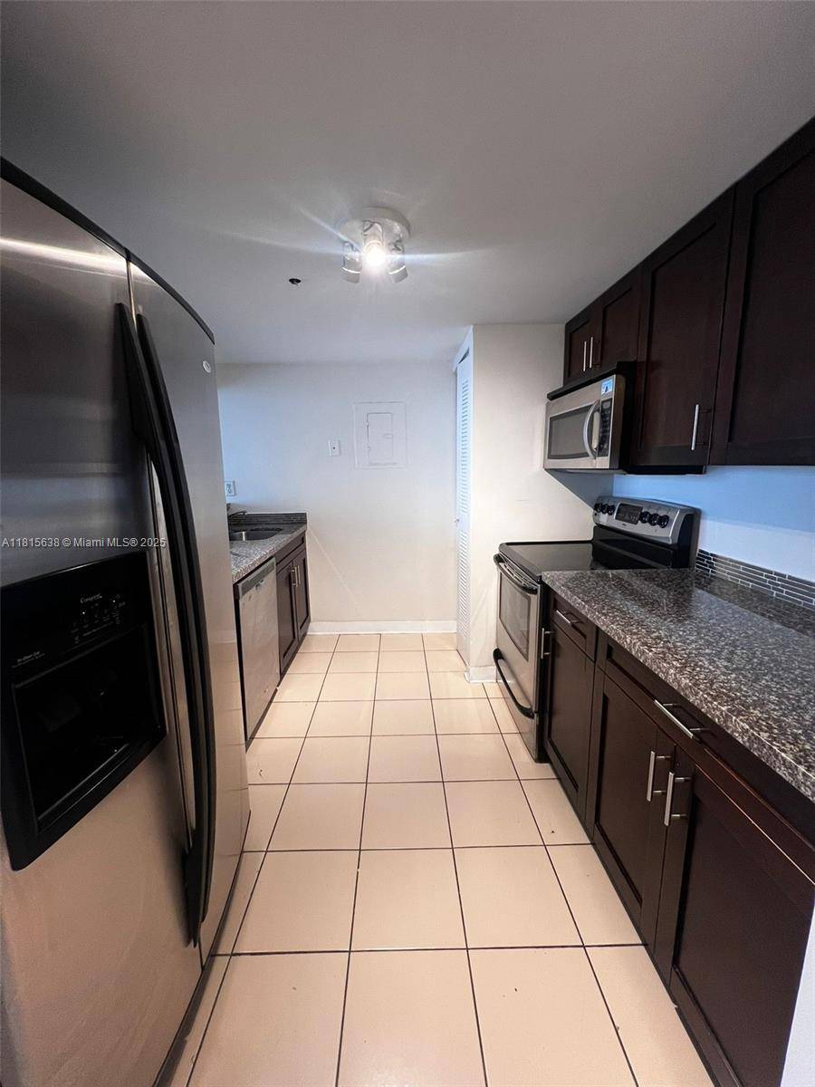 North Bay Village, FL 33141,7601 E Treasure Dr #915