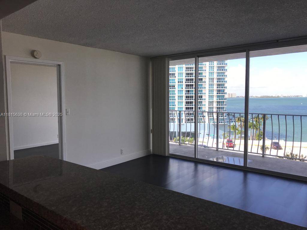 North Bay Village, FL 33141,7601 E Treasure Dr #915