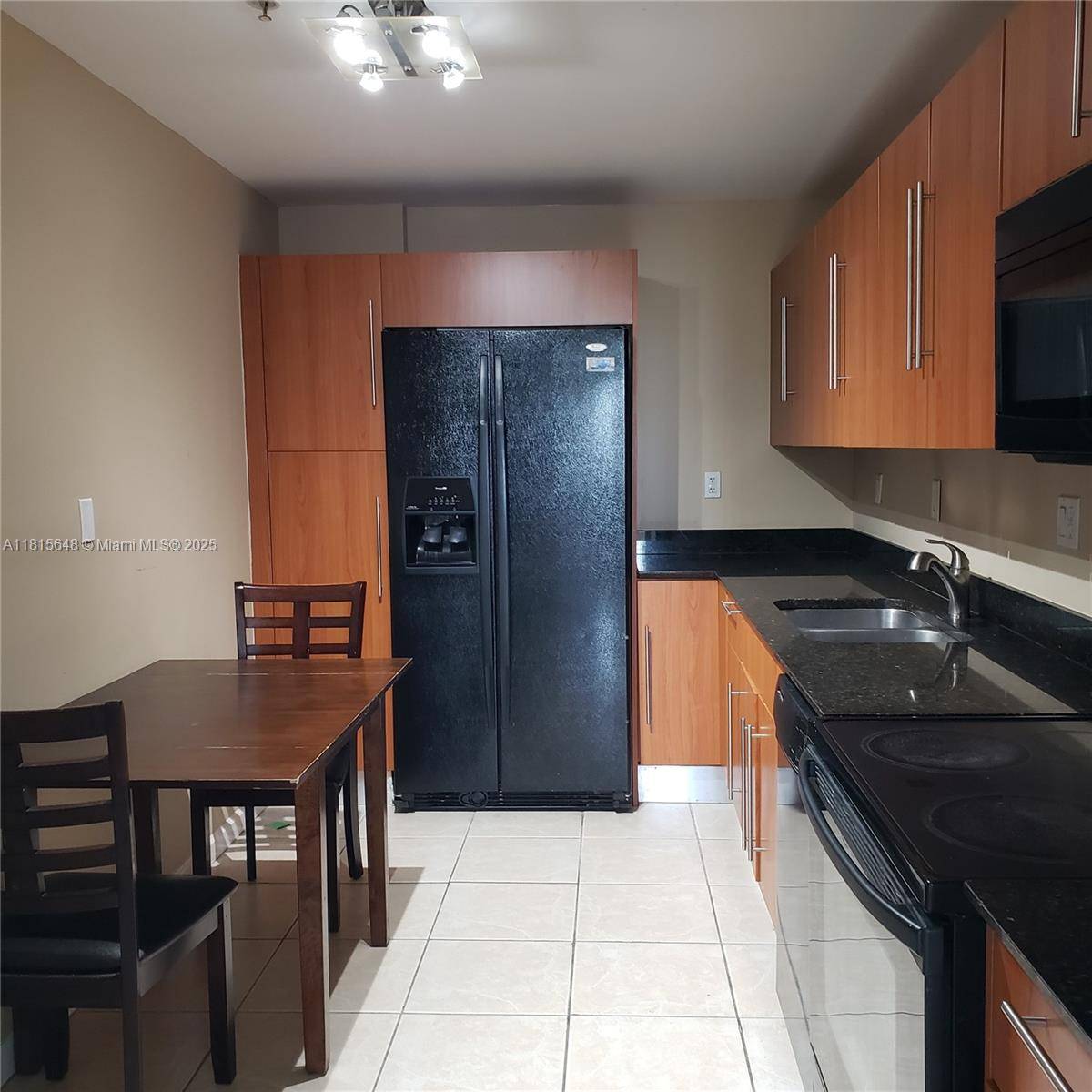 Hollywood, FL 33019,3001 S Ocean Dr #527