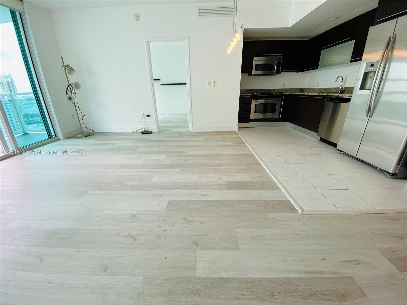 Miami, FL 33131,950 Brickell Bay Dr #2706